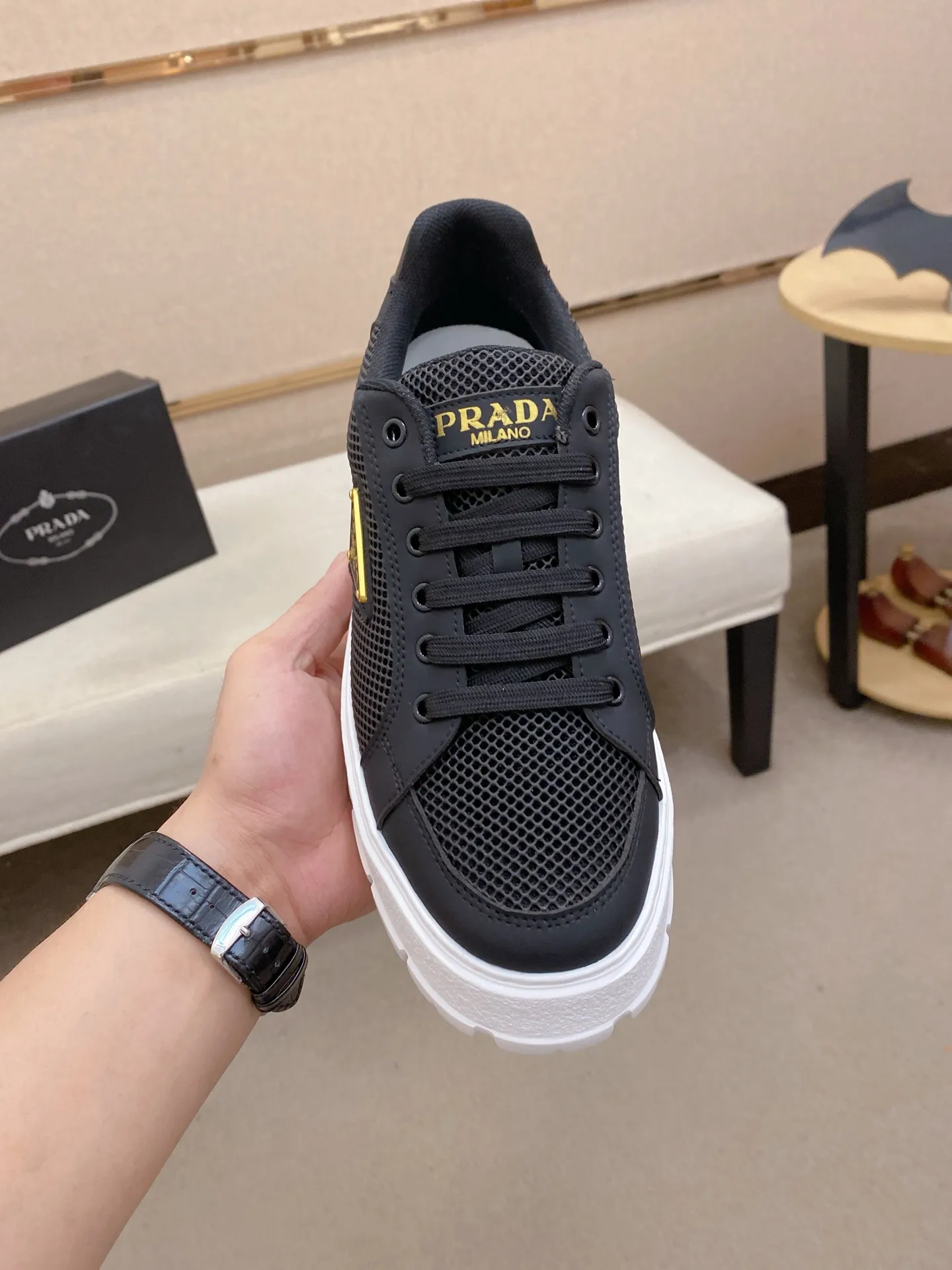 Men's men's shoes💰: 440💰[Prada～Prada] Trendy new styles are on the market. Same style as the official website. Counter quality. Original version. [Strong] [Strong] Imported selected first-layer cowhide. Comfortable and breathable sheepskin lining, fine workmanship, upper layer made of 100% pure cowhide, original last shape, comfortable on the feet, shoe sizes 38 to 44